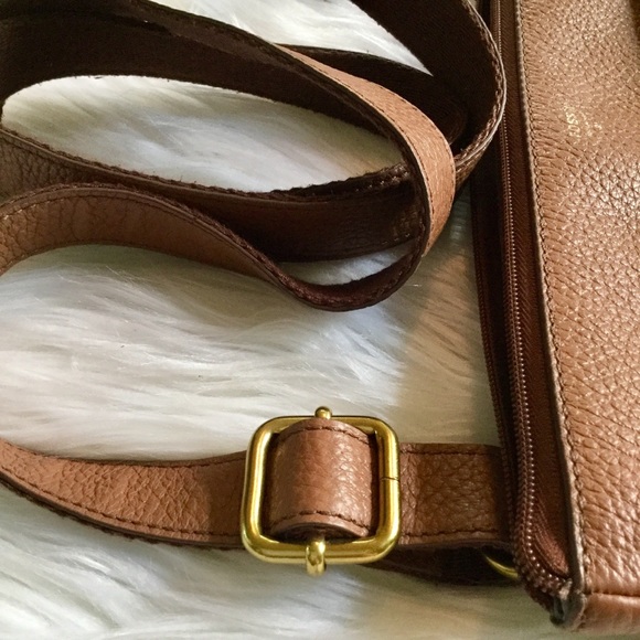 ✨SOLD✨Fossil Genuine Leather Crossbody Bag - Picture 4 of 8